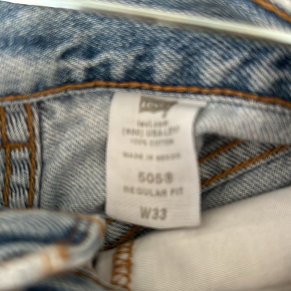 Levi’s Distressed Denim Shorts - Picture 3 of 3